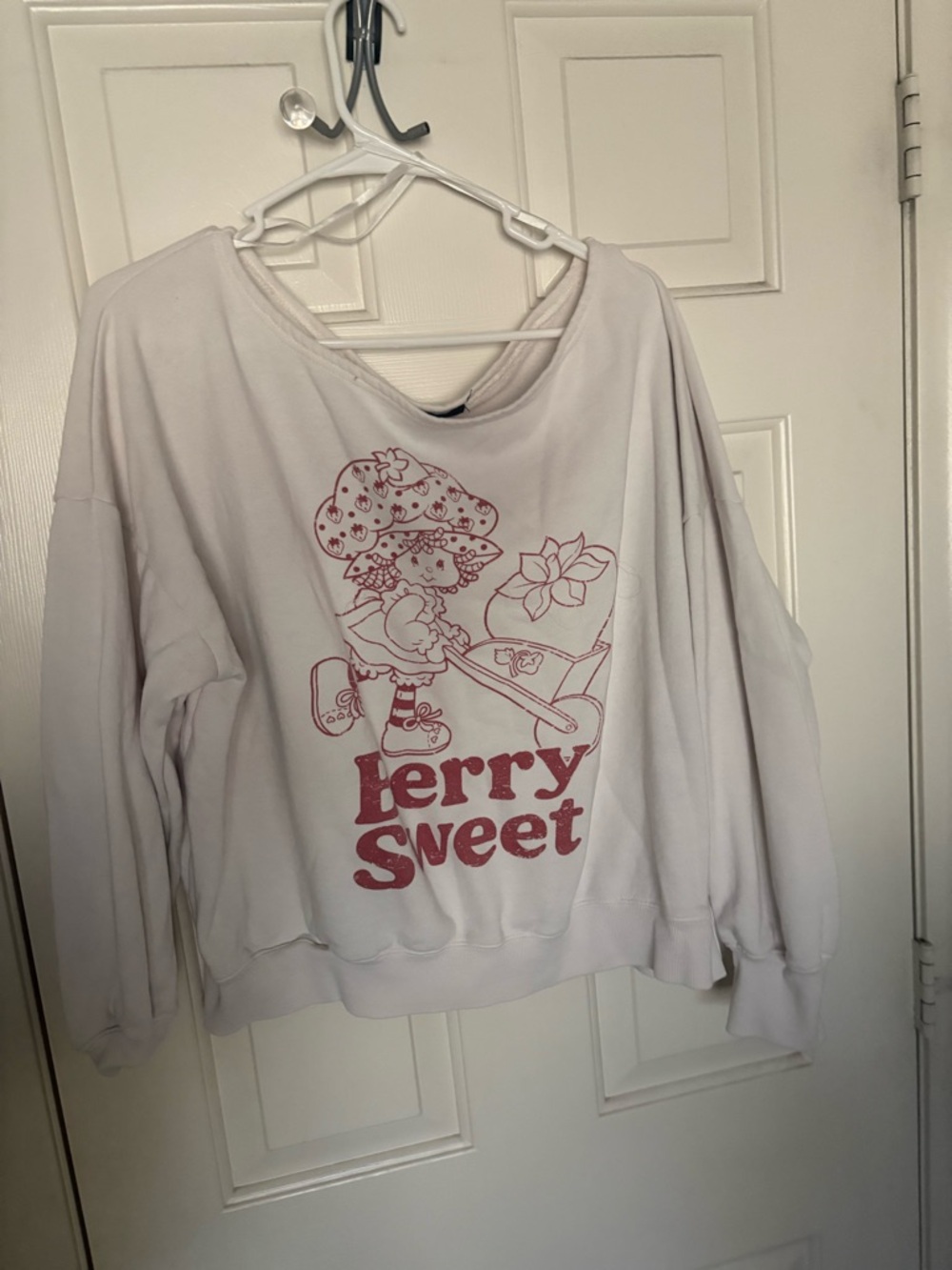 Women’s Light Gray "Berry Sweet" Graphic Sweatshirt